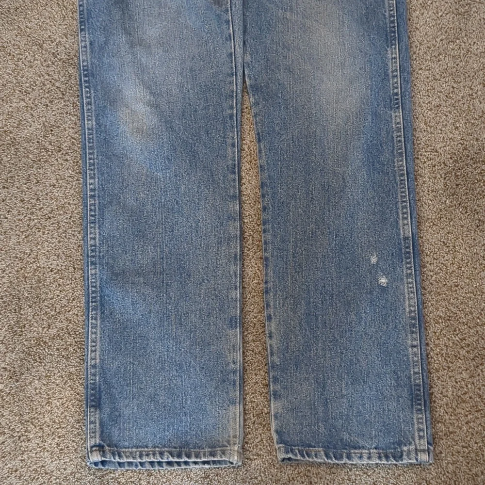 Men's Wrangler distressed regular fit blue jeans size 32X32 - Picture 6 of 12